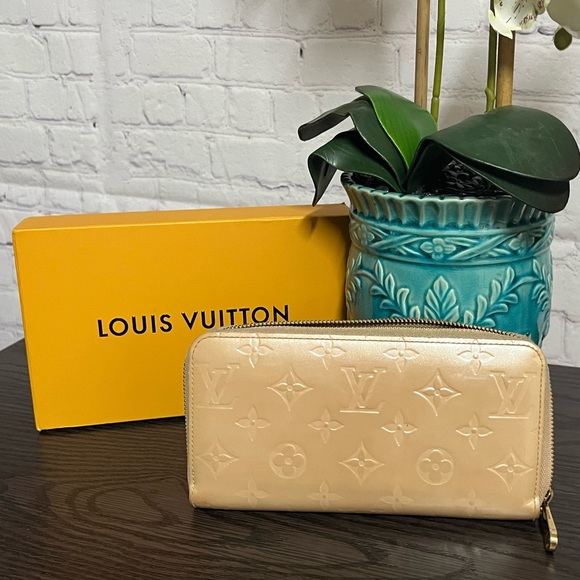 Authentic Louis Vuitton Vernis Zippy Wallet
See ALL pics inc. Box & Dust Bag - Picture 1 of 12